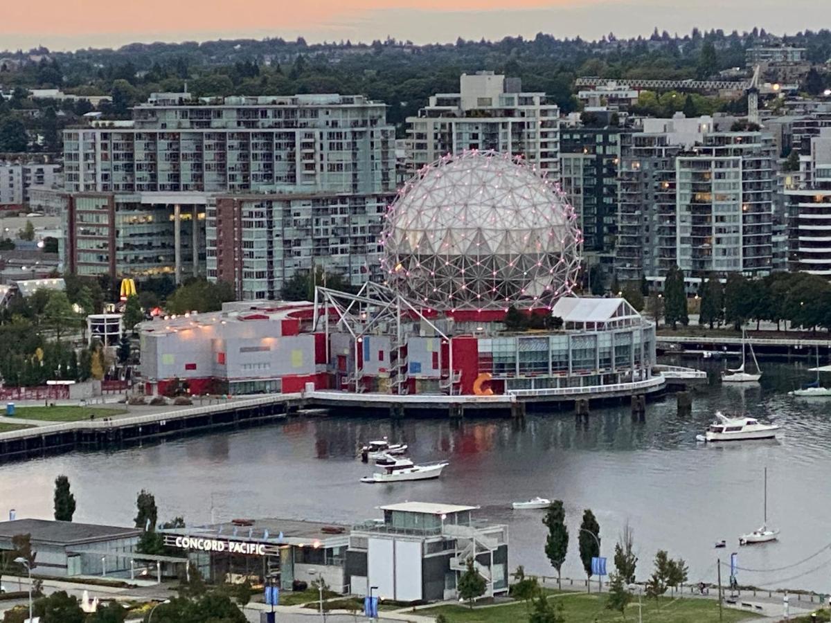 Downtown Water View Condo: Modern 2BR with AC and Parking Vancouver Exterior photo