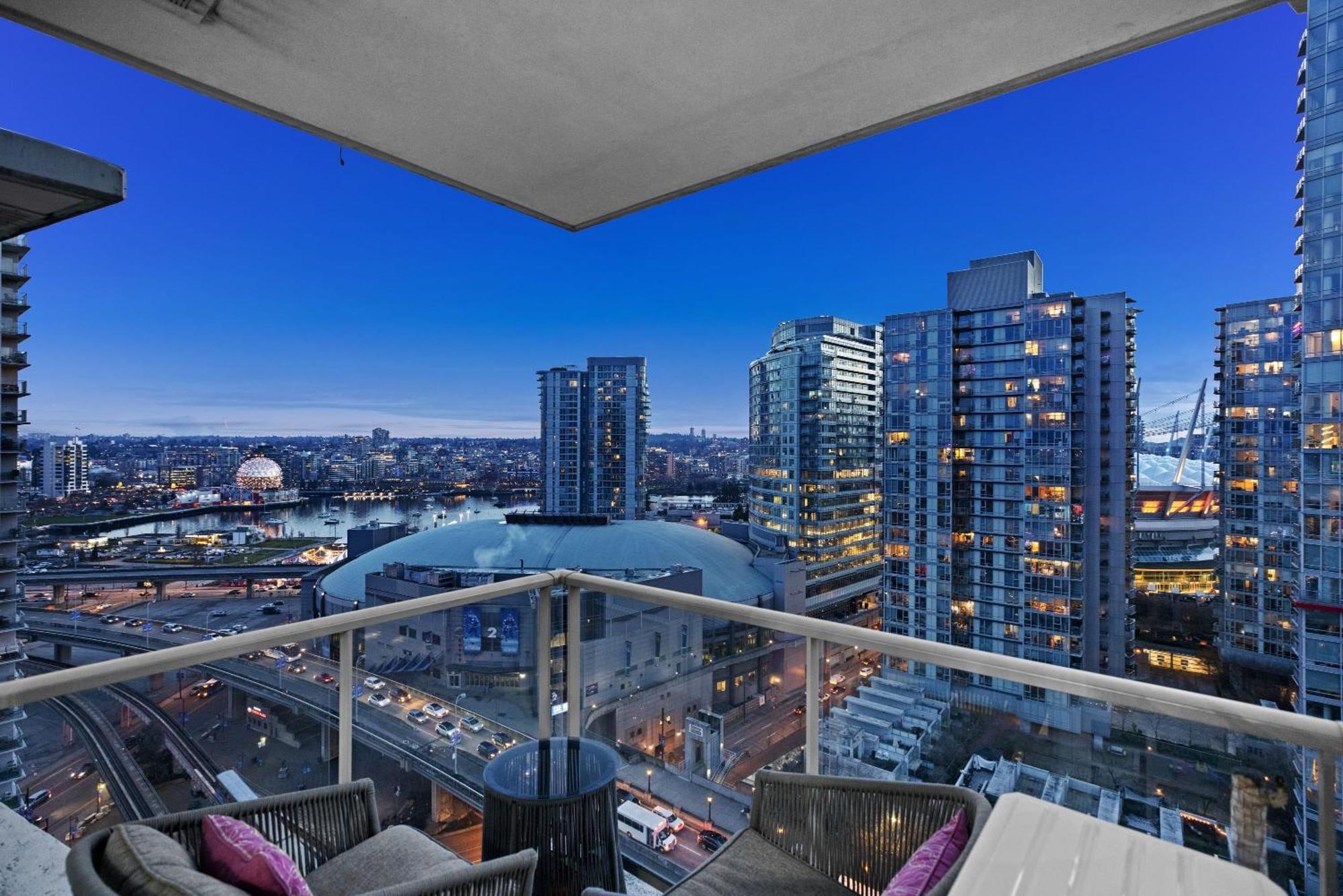 Downtown Water View Condo: Modern 2BR with AC and Parking Vancouver Exterior photo